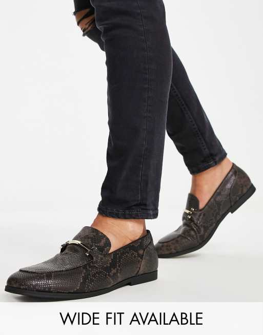 ASOS DESIGN – Brązowe loafersy z imitacji skóry węża z ozdobną klamrą