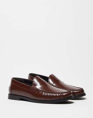 ASOS DESIGN – Brązowe skórzane loafersy penny z marszczeniem - view 1