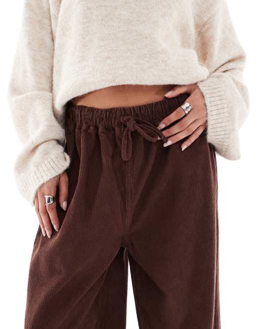 ASOS DESIGN – Brązowe spodnie sztruksowe z szerokimi nogawkami w stylu joggersów, 4 z 5