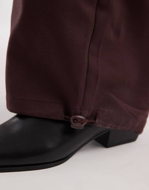 ASOS DESIGN – Brązowe spodnie z balonowymi nogawkami i kieszeniami w stylu utility, 5 z 5