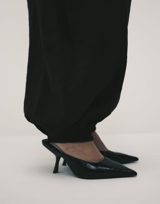 ASOS DESIGN – Brązowe spodnie z balonowymi nogawkami i ozdobnymi zakładkami, 3 z 5