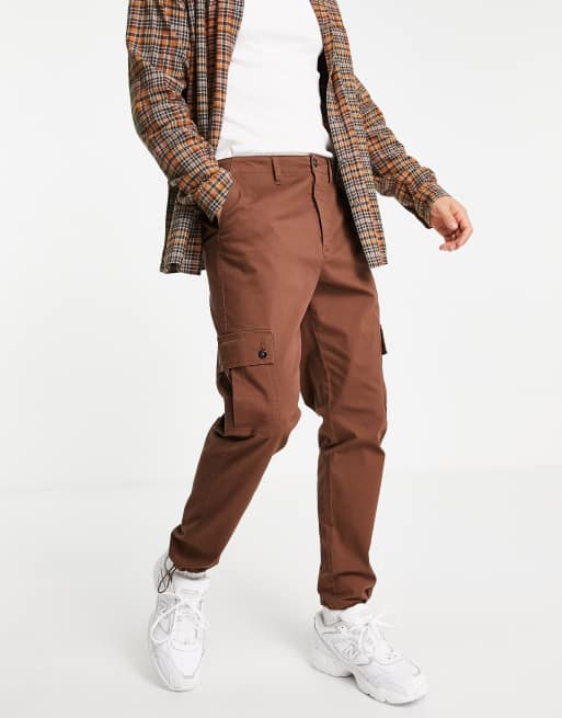 ASOS DESIGN – Brązowe, zwężane bojówki