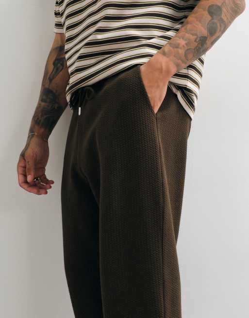 ASOS DESIGN – Brązowe zwężane joggersy o fakturze w jodełkę, 5 z 5
