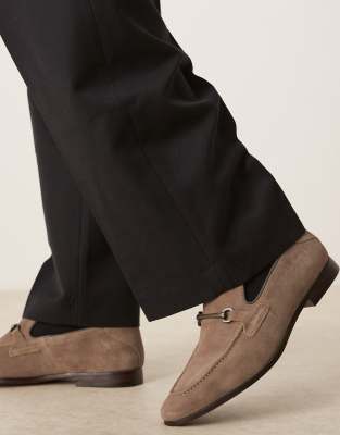 ASOS DESIGN – Brązowoszare zamszowe loafersy z frędzlami - view 1