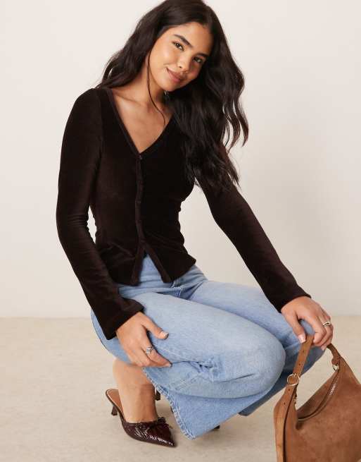 ASOS DESIGN – Brązowy aksamitny top sztruksowy z asymetrycznym zapięciem na guziki