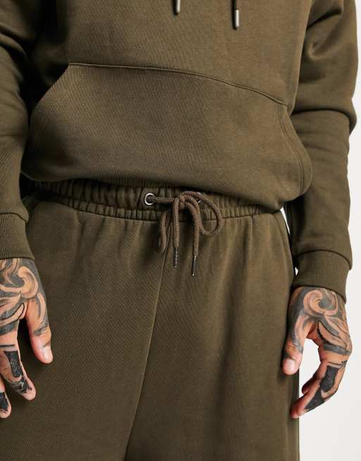 ASOS DESIGN – Brązowy dres oversize z metalicznym nadrukiem na piersi, 3 z 4