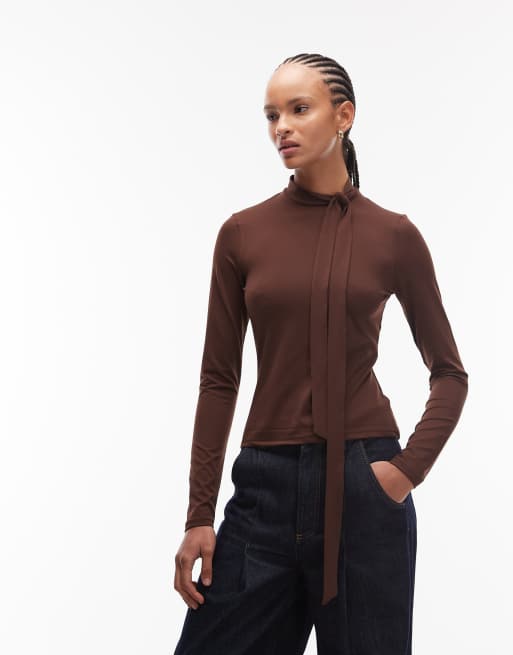 ASOS DESIGN – Brązowy miękki top z szaliczkiem przy dekolcie