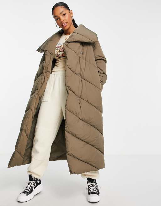 ASOS DESIGN – Brązowy ocieplany płaszcz pikowany maxi – BROWN