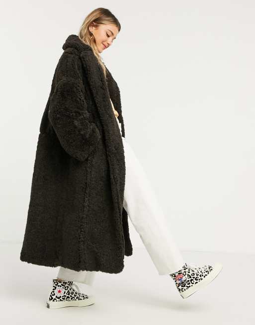 ASOS DESIGN – Brązowy płaszcz maxi o wydłużonym fasonie z imitacji futra