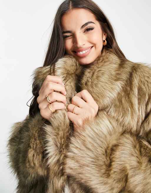 ASOS DESIGN – Brązowy płaszcz ze sztucznego futra, 3 z 4