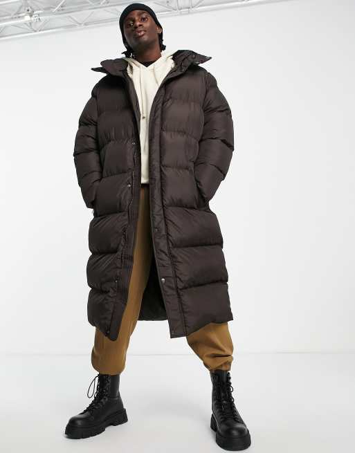 ASOS DESIGN – Brązowy pikowany płaszcz ocieplany o wydłużonym fasonie