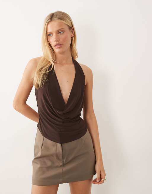 ASOS DESIGN – Brązowy profilowany top z drapowanym dekoltem halter i metalowymi elementami, 2 z 4