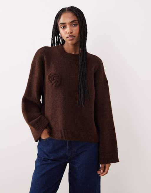 ASOS DESIGN – Brązowy sweter z mieszanki wełny z szerokimi rękawami z trójwymiarowym kwiatkiem