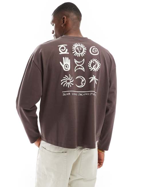 ASOS DESIGN – Brązowy T-shirt oversize o pudełkowym kroju z długim rękawem i astrologicznym nadrukiem na plecach