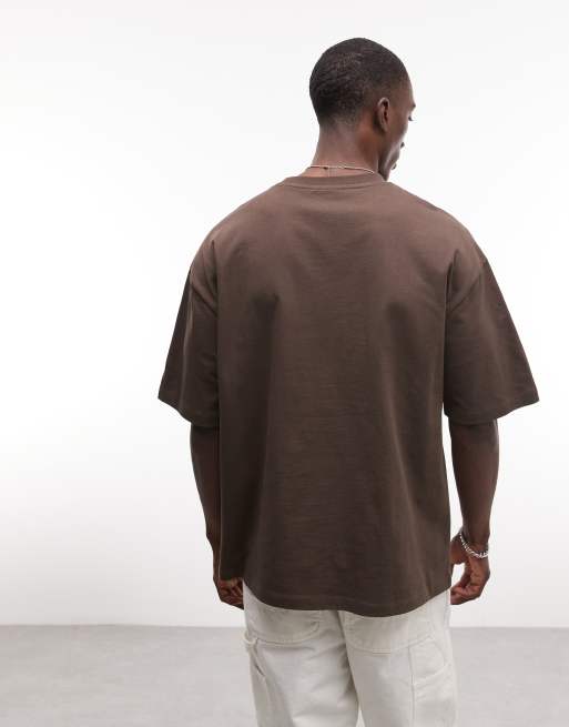 ASOS DESIGN – Brązowy T-shirt oversize z lamówką i grafiką piłkarską, 5 z 5