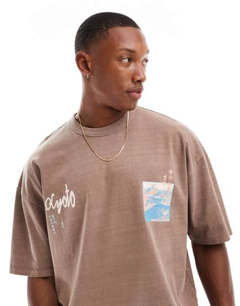 ASOS DESIGN – Brązowy T-shirt oversize z ulicznym nadrukiem na plecach - view 1