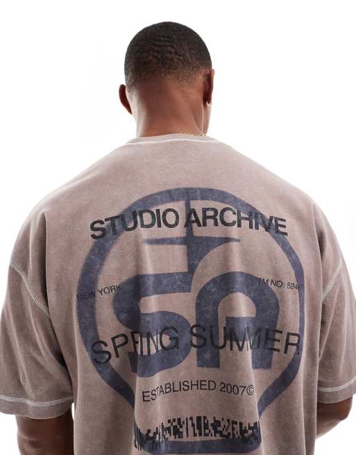 ASOS DESIGN – Brązowy T-shirt oversize z ulicznym nadrukiem na plecach