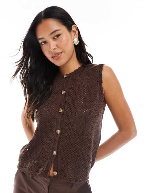 ASOS DESIGN – Brązowy, zapinany na guziki top z dzianiny o ażurowym splocie, z motywem kwiatowym