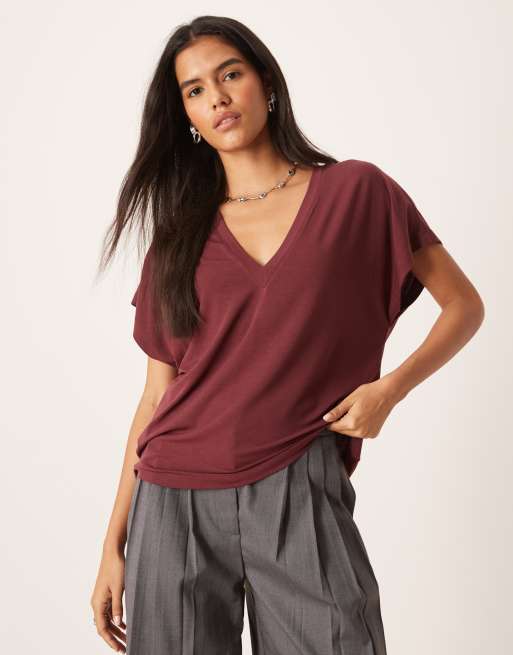 ASOS DESIGN - Breathemax - Bordeaux T-shirt med V-hals i lyocell
