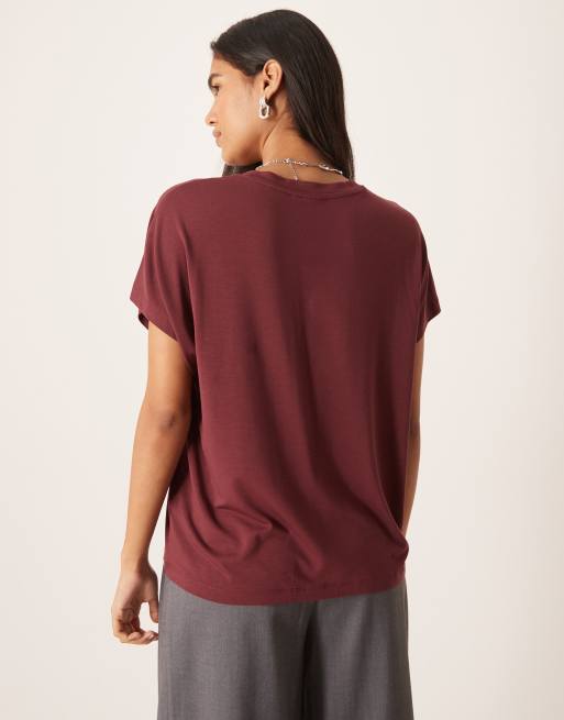 ASOS DESIGN - BreatheMAX™ - Bordeauxrød T-shirt i lyocell med draperinger og V-hals, 4 af 4
