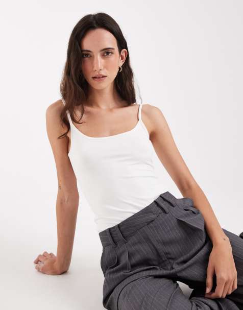 ASOS DESIGN – BreatheMAX™ – Camisole aus Polyamid in Weiß mit U-Ausschnitt und elastischen Trägern - view 1
