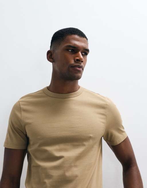 ASOS DESIGN – breatheMAX™ Lite – Schmal geschnittenes T-Shirt in Braun  , 3 von 5