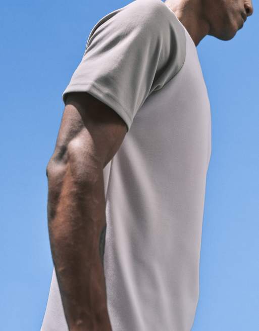 ASOS DESIGN – BreatheMAX™ – Vit och ljusgrön t-shirt med raglanärmar, 3 av 5