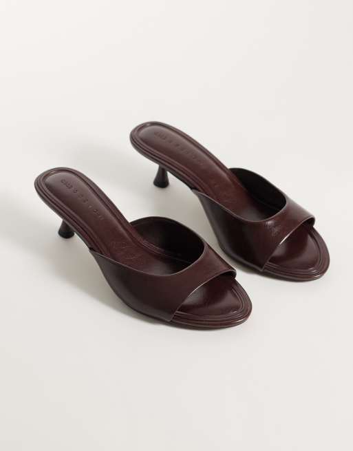ASOS DESIGN bred passform High-five mules med taxklack i chokladbrunt, 2 av 4