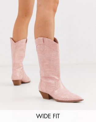 ASOS DESIGN - Brede pasvorm - Capricorn - Over-de-knie western-instaplaarzen met krokodilleneffect in roze