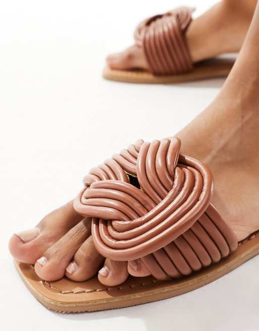 ASOS DESIGN - Brede Pasvorm - Fifi - Platte sandalen met geweven band in bruin, 3 van 4