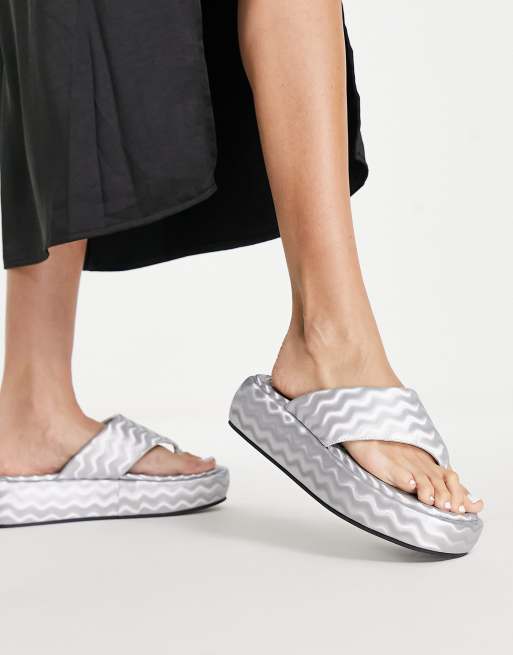 ASOS DESIGN - Brede Pasvorm - Francesca - Platte sandalen met plateauzool in zilver, 2 van 4