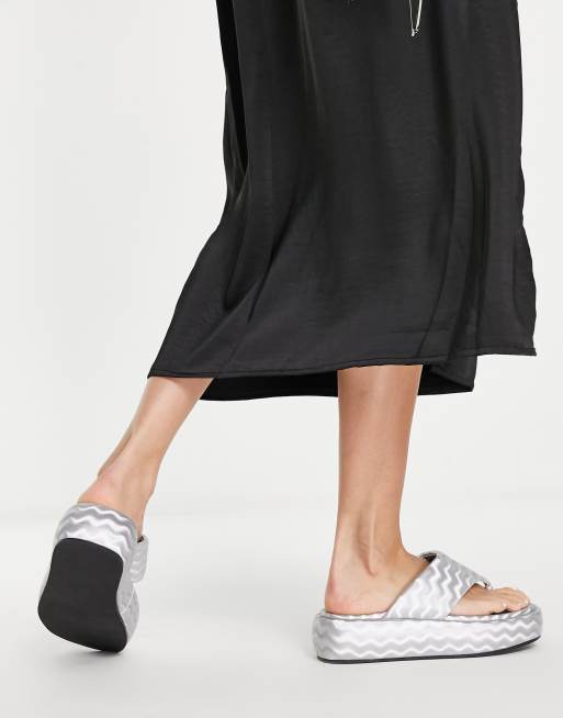 ASOS DESIGN - Brede Pasvorm - Francesca - Platte sandalen met plateauzool in zilver, 4 van 4