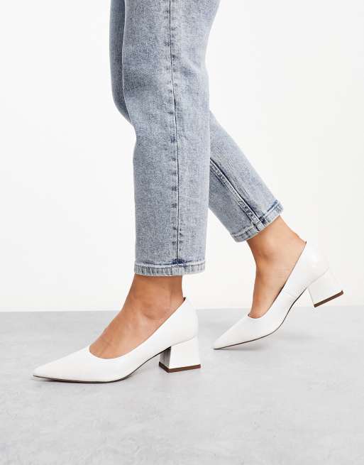 ASOS DESIGN Brede Pasvorm Saint Schoenen met halfhoge blokhak in gebroken wit met krokodillenmotief