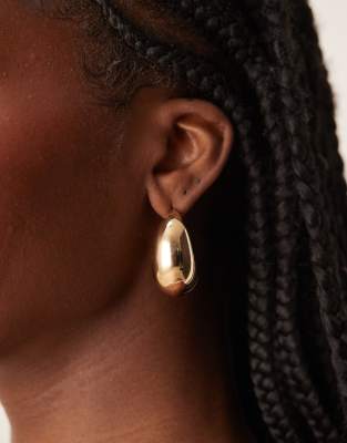 ASOS DESIGN - Breite Creolen in Gold-Optik mit kompaktem Design-Goldfarben