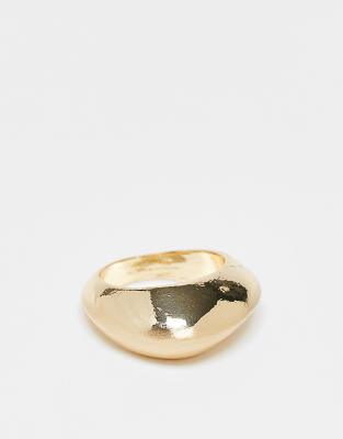 ASOS DESIGN - Breiter Ring in gebürsteter Goldoptik-Goldfarben