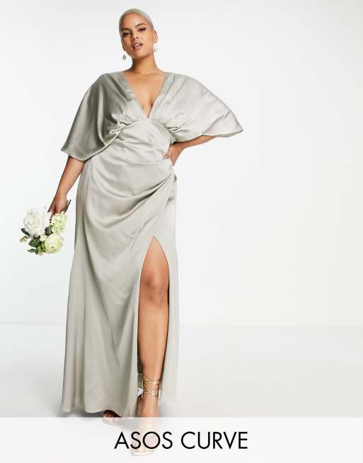 ASOS DESIGN Bridesmaid Curve – Szałwiowozielona satynowa sukienka maxi z rękawami kimonowymi i drapowaną spódnicą 