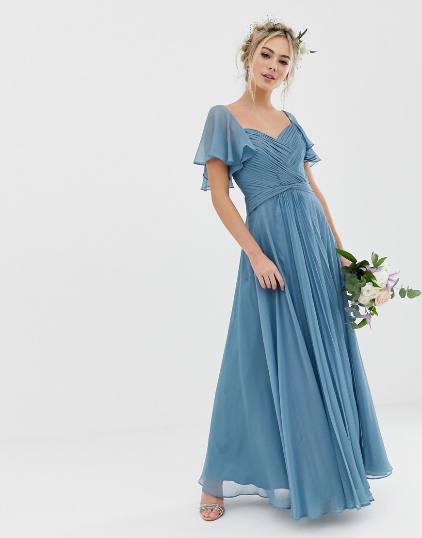 ASOS DESIGN - Bridesmaid - Geplooide lange jurk met lijfje en fladdermouwen-Blauw