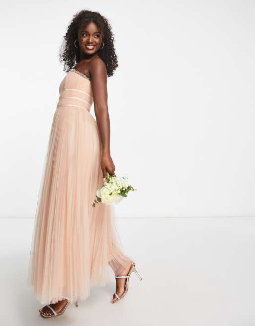 ASOS DESIGN Bridesmaid – Jasnoróżowa tiulowa sukienka maxi ze wcięciem