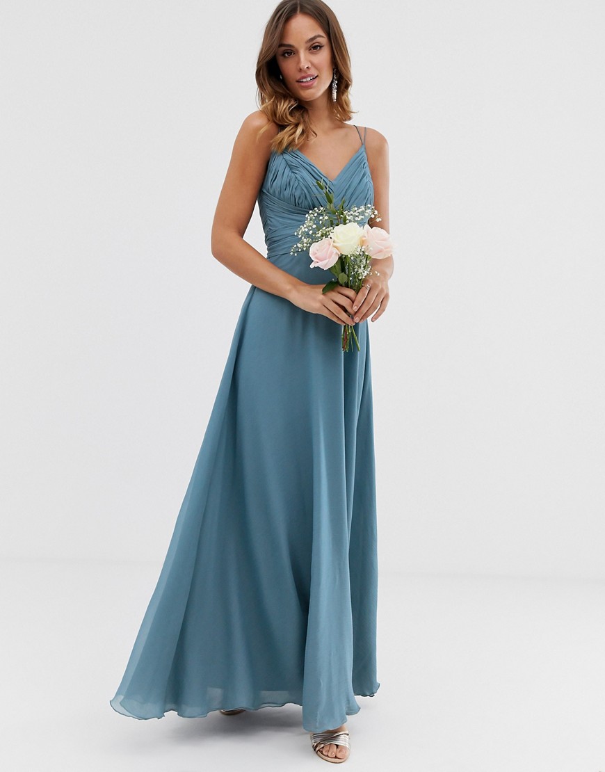 ASOS DESIGN – Bridesmaid – Maxiklänning med smala axelband, knytning i midjan och kjol med lager i omlottmodell-Blå