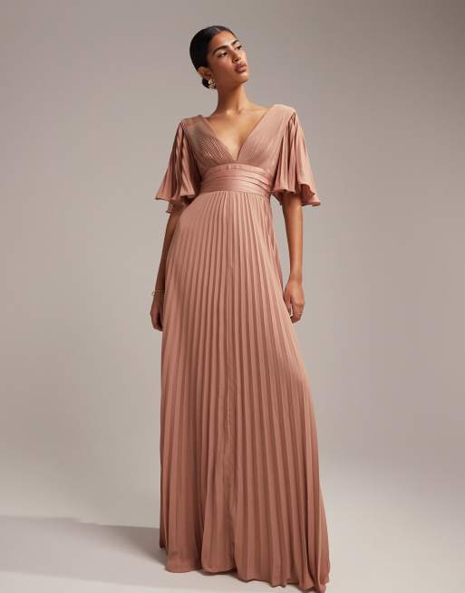 ASOS DESIGN Bridesmaid – Plisowana satynowa sukienka z rozszerzanymi rękawami i kopertową talią w kolorze mokki