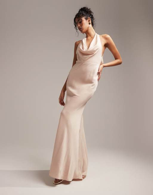 ASOS DESIGN Bridesmaid – Pudroworóżowa satynowa sukienka maxi z drapowanym dekoltem halter