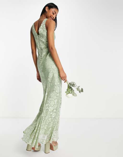 ASOS DESIGN Bridesmaid – Sukienka maxi w kwiatowy wzór devore ze skręconym przodem, 2 z 4
