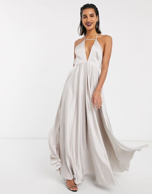 ASOS DESIGN Bridesmaid – Szara sukienka maxi na ramiączkach z głębokim dekoltem i pełną spódnicą