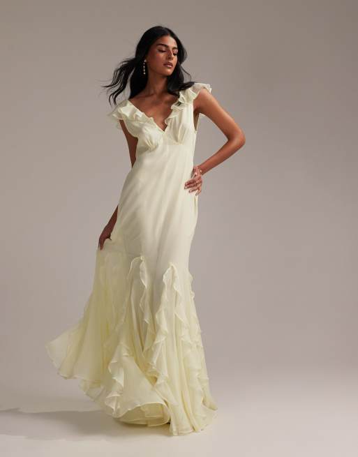 ASOS DESIGN Bridesmaids – Cięta ze skosu jasnożółta sukienka maxi z rozkloszowanymi rękawami i godetami z falbankami na dole
