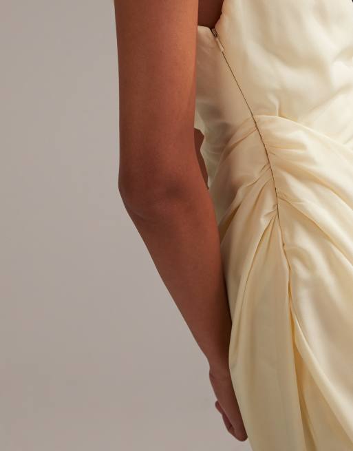 ASOS DESIGN - L'invitée - Robe longue en crêpe avec superposition drapée - Jaune pâle