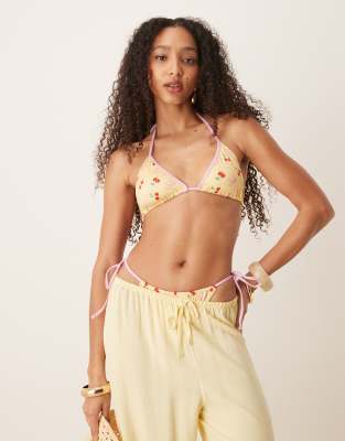 ASOS DESIGN - Brielle - Triangel-Bikinioberteil in Gelb mit Schleifen- und Kirschprint