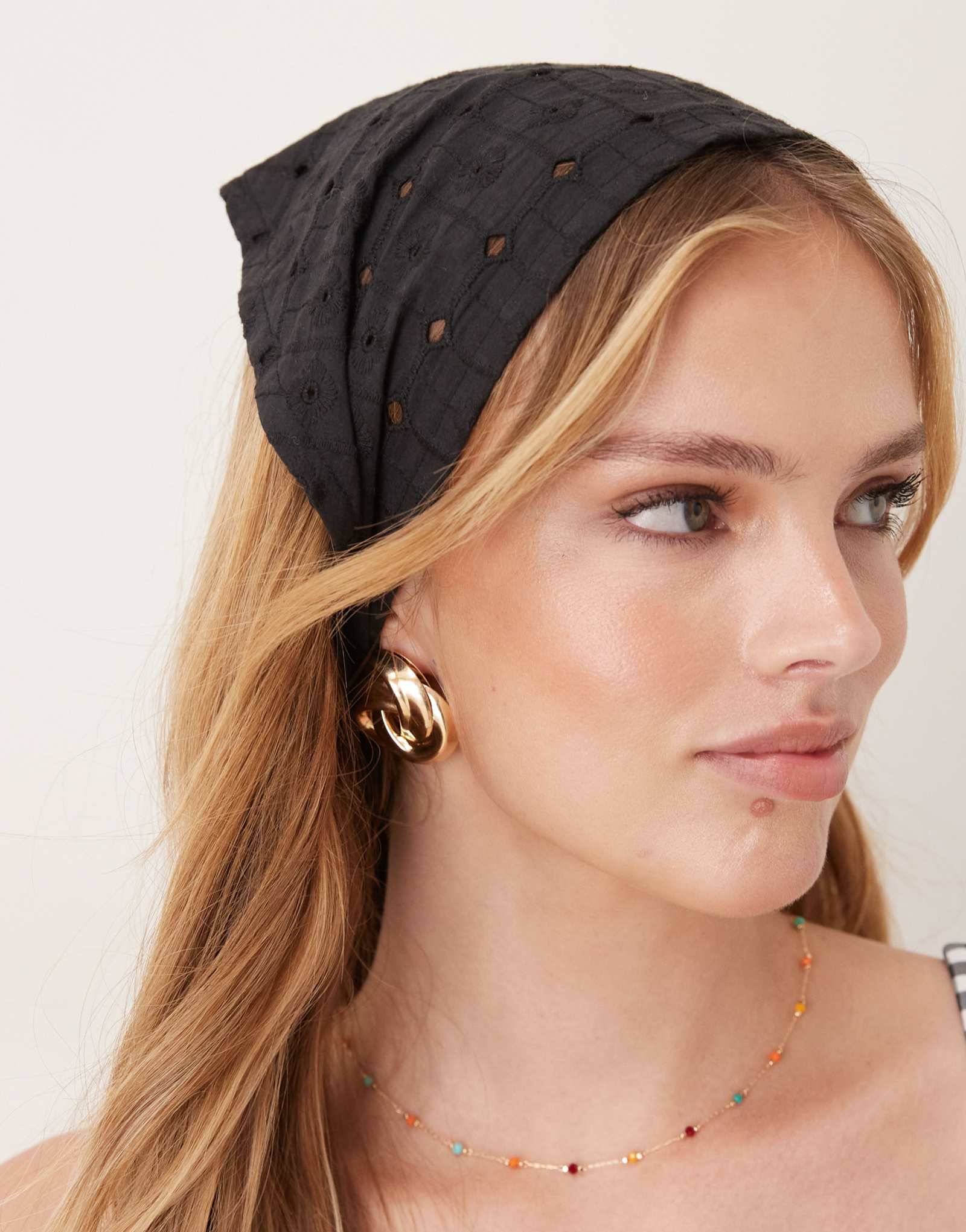ДИЗАЙНЕРСКИЙ головной платок ASOS broderie черного цвета