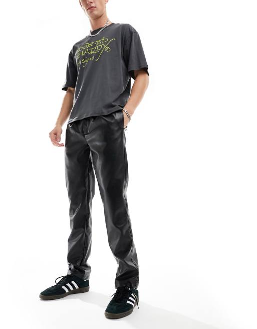 ASOS DESIGN - Broek met dubbele plooien en leerlook in zwart