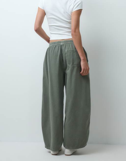 ASOS DESIGN - Broek met elastische gestrikte taille en ballonpijpen in kaki met wassing, 4 van 5