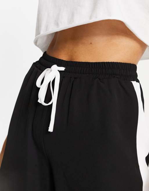 ASOS DESIGN - Broek met elastische taille en contrasterend inzetstuk in zwart, 2 van 4
